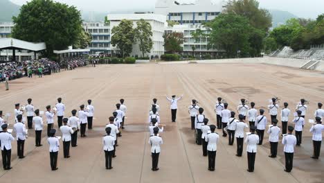 La-Banda-De-Música-De-La-Policía-De-Hong-Kong-Actúa-Durante-Una-Jornada-De-Puertas-Abiertas-Para-Celebrar-El-Día-De-La-Educación-En-Seguridad-Nacional-En-La-Escuela-De-Policía-De-Hong-Kong-En-Hong-Kong,-China