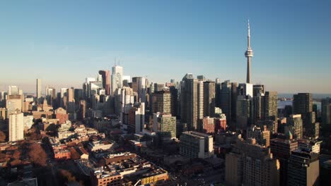 Excelente-Y-Nítida-Vista-Aérea-4k-De-Toronto,-El-Horizonte-De-Ontario.