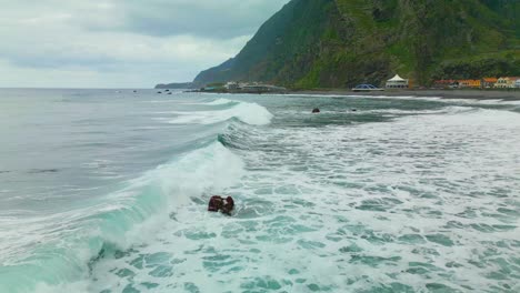 Rough-Ocean-Waves-At-Praia-de-Sao-Vicente,-Sao-Vicente-Beach-In-Madeira,-Portugal