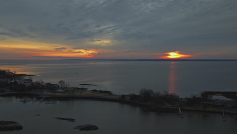 An-aerial-time-lapse-over-Five-Islands-Park-in-New-Rochelle,-NY-at-sunrise