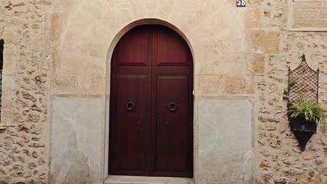 the-portals-of-the-houses-in-alcudia-mallorca