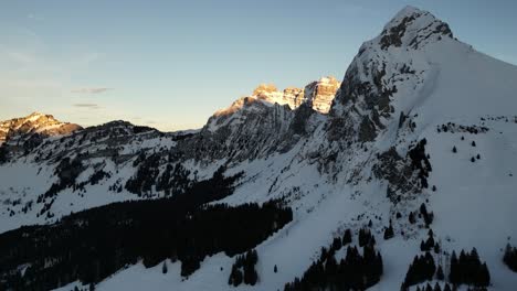 Fronalpstock-Suiza-Glaris-Alpes-Suizos-Vista-Surrealista-De-Picos-Majestuosos