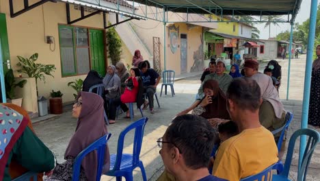 Filas-De-Personas-Esperando-Su-Turno-Para-Votar-En-Las-Elecciones-Presidenciales-En-Indonesia