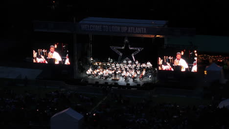 Abend-Open-Air-Aufführung-Des-Symphonieorchesters