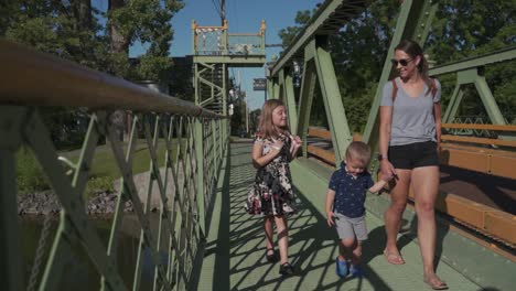 Single-Mom-And-Kids-Crossing-Erie-Canal-Bridge-In-Holly,-New-York,-USA