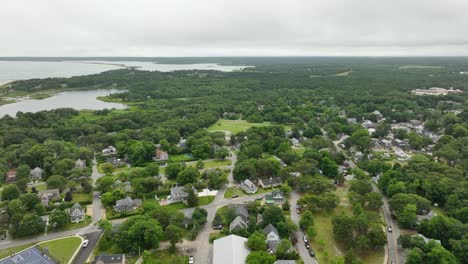 Toma-De-Drone-De-Barrios-Suburbanos-En-Martha&#39;s-Vineyard