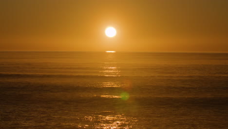 Wide-shot-of-a-beautiful-sunset-on-the-Pacific-ocean