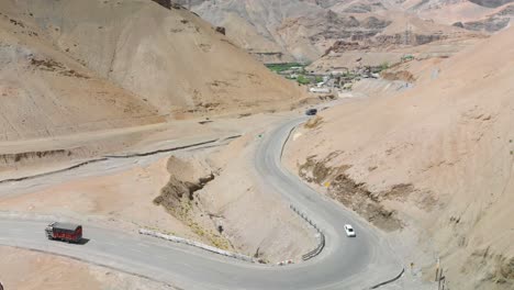 Traffic-crossing-thought-the-high-altitude-area