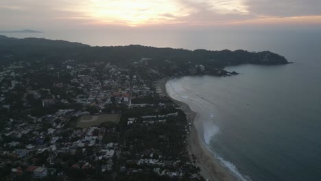 Antena-Al-Atardecer-En-Sayulita-Riviera-Nayarit-Puerto-Vallarta-México-Destino-De-Viaje-Costa-Del-Océano-Pacífico-Mexicano