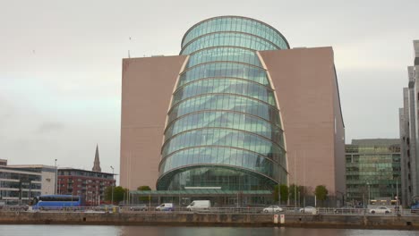 Centro-De-Convenciones-De-Dublín-Junto-Al-Río-Liffey-En-Spencer-Dock-En-Dublín,-Irlanda