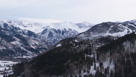 Mountain-valley-in-winter-and-high-mountains-around-Telluride,-Colorado
