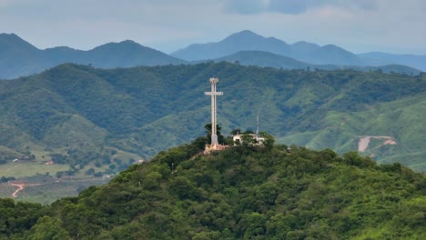 Impressive-cross-monument-nestled-amidst-the-lush-green-mountains-of-Tecalitlan,-Mexico