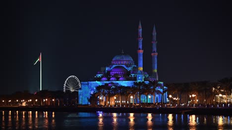 La-Mezquita-Al-Noor-Brilla-Con-Luces-De-Colores-Durante-El-Festival-De-Luces-De-Sharjah-2024-En-Sharjah,-Emiratos-Árabes-Unidos