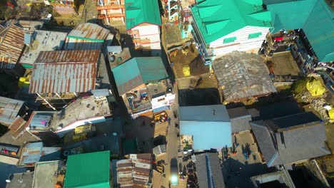 Aerial-view-Citi-of-Manali-Landscape,-Himachal-Pradesh,-India