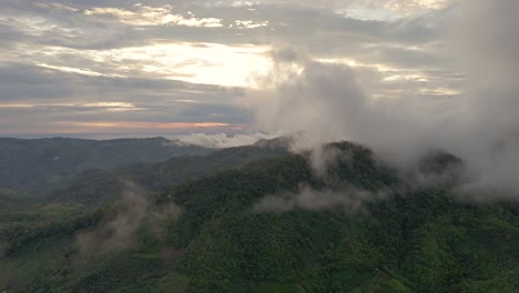 Bewölkte-Gipfel-Von-Paramo,-Costa-Rica