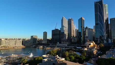 Edificios-Altos-De-Sydney-CBD-Y-Circular-Quay-En-Una-Tarde-Soleada,-Vista-Panorámica-Izquierda