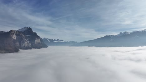 Nebelmeer-De-Walensee:-Serenidad-Alpina---Vista-Aérea-Sobre-Las-Nubes