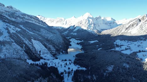 Obersee-Schweiz-Glarus-Erstaunliche-Schweizerisch-Reiseziel