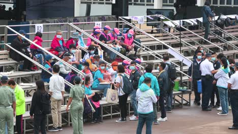 Los-Visitantes-Asisten-A-Una-Jornada-De-Puertas-Abiertas-Para-Celebrar-El-Día-De-La-Educación-En-Seguridad-Nacional-En-La-Escuela-De-Policía-De-Hong-Kong-En-Hong-Kong,-China.