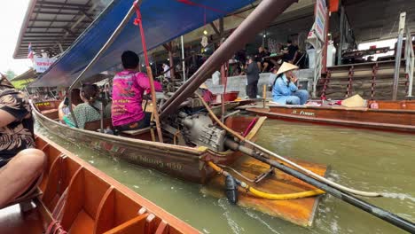 Maeklong-Railway-Market-Talad-Rom-Hub-wooden-boats-powered-diesel-engine