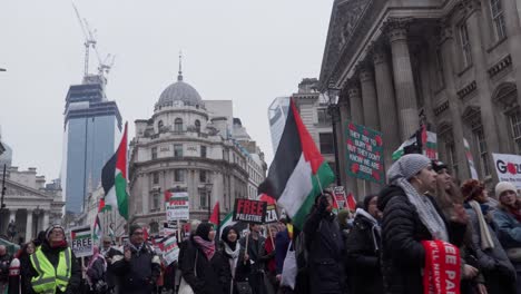 La-Gente-Marcha-En-El-Centro-De-Londres-Por-Un-Alto-El-Fuego-En-Palestina.