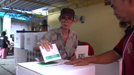 Voters-are-placing-their-ballots-in-the-ballot-box-during-the-2024-Indonesian-election-voting-event