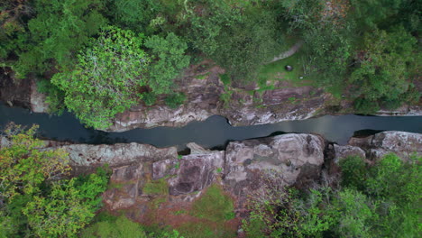 Cajones-De-Chame-En-Panamá,-Mostrando-El-Sereno-Río-Y-La-Exuberante-Vegetación,-Vista-Aérea