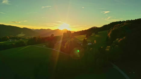 Luz-Del-Sol-Amarilla-Vibrante-Sobre-Un-Idílico-Pueblo-Rural