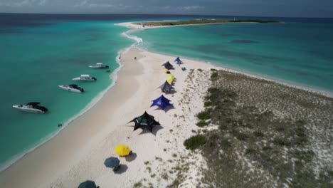 Atemberaubende-Luftaufnahme-Idyllische-Karibikinsel,-Unvergesslicher-Urlaub