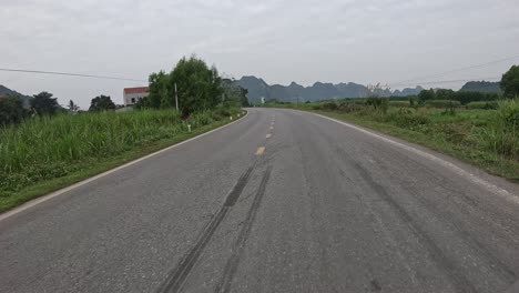 Largo-Camino-Rural-De-Vietnam,-Paseo-En-Moto-Pov