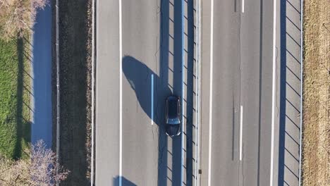 Vista-Aérea-Del-Tráfico-De-La-Autopista-Weesen,-Suiza---Toma-Estática