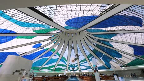 Interior-De-La-Catedral-De-Brasilia,-Diseñado-Por-El-Arquitecto-Oscar-Niemeyer.