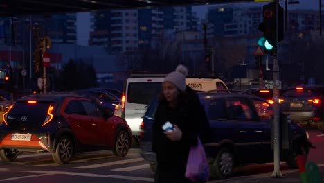 Static-Shot-Of-Slowly-Moving-Traffic-With-People-On-The-Sidewalk