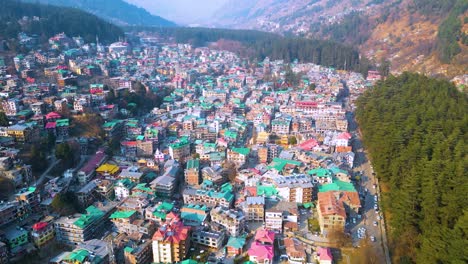 Aerial-view-Citi-of-Manali-Landscape,-Himachal-Pradesh,-India