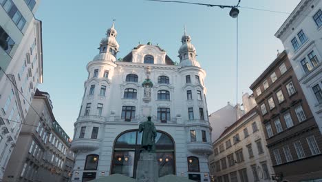 The-building-of-Lugeck-Restaurant-and-the-Johannes-Gutenberg-Monument-in-Vienna,-Austria---December-16,-2023