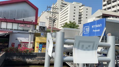 Estación-Del-Río-Chao-Phraya-Número-10-Parada-Prannok-Para-Pasajeros-Asia-Bangkok