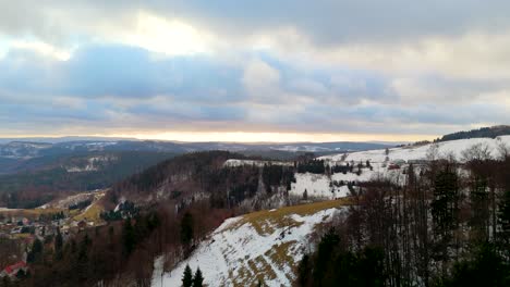 Berglandschaft-In-Polen.-Luftaufnahmen-Aus-Der-Drohne