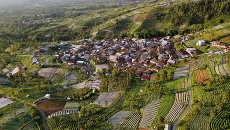 Luftaufnahme-Der-Ländlichen-Landschaft-Indonesiens