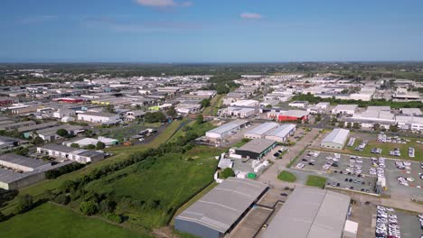 Vistas-Aéreas-De-Derecha-A-Izquierda-Sobre-La-Zona-Industrial-De-Brendale.