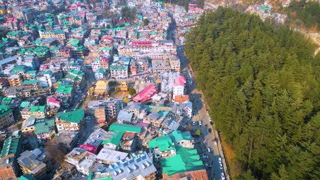 Aerial-view-Citi-of-Manali-Landscape,-Himachal-Pradesh,-India