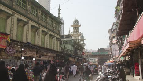 Musulmanes-Indios-Empacando-La-Antigua-Carretera-Mohammed-Ali-De-Mumbai