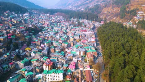 Aerial-view-Citi-of-Manali-Landscape,-Himachal-Pradesh,-India