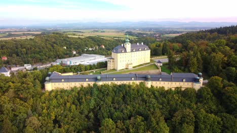 A-Comprehensive-Perspective-of-Fulnek-Castle-in-the-Czech-Republic---Aerial-Pullback