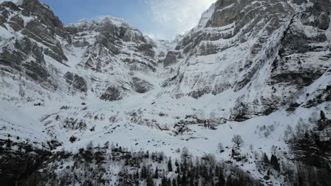 Klöntalersee-Suiza-Gran-Vista-Mirando-Hacia-Los-Alpes