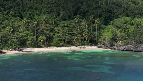 Malerische-Küste-Von-Playa-Ermitaño-In-Der-Dominikanischen-Republik---Luftaufnahme-Einer-Drohne