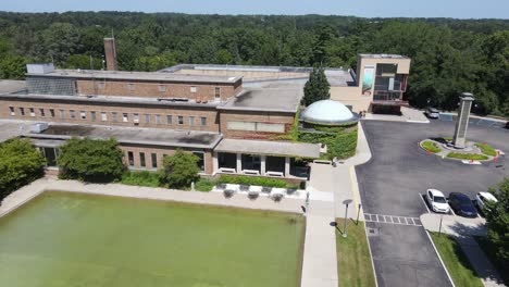 Cranbrook-Institute-of-Science-building-on-sunny-day,-Bloomfield-Hills,-Michigan,-USA,-aerial-view