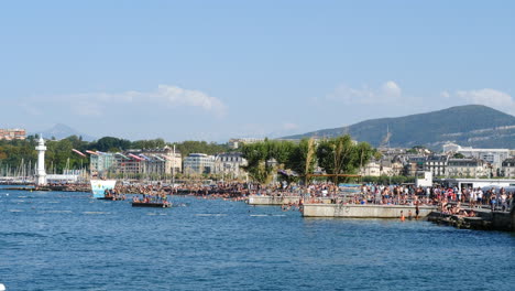 Die-Beliebten-öffentlichen-Badehäuser-Bains-Des-Pâquis-Liegen-Am-Pier-Am-Ufer-Des-Genfersees