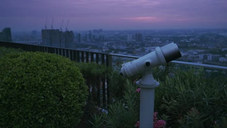 Aussichtsplattform-In-Bangkok-Mit-Blick-Auf-Die-Stadt-In-Der-Dämmerung