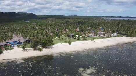 Stilvolles-Strandresort,-Versteckt-In-Tropischer-Natur,-Siargao