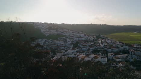 Traditionelles-Dorf-Auf-Einem-Hügel-In-Portugal